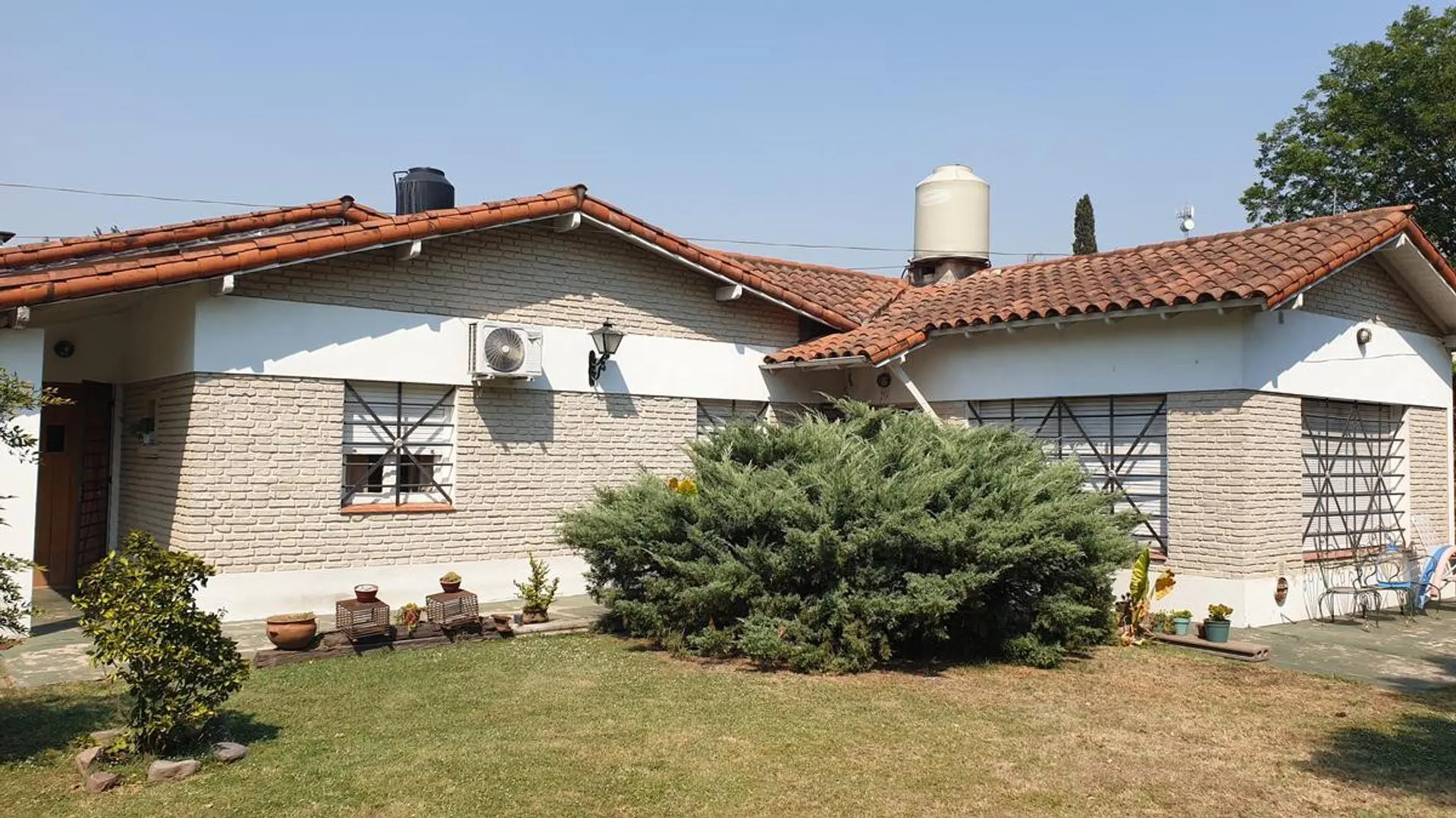 Casa de 5 ambientes en Francisco Alvarez - Ideal 2 familias