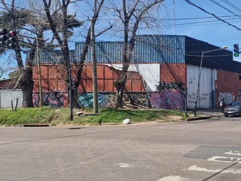 Venta de depósito 600m2 en esquina estratégica, excelente acceso logístico en boulogne, san isidro,