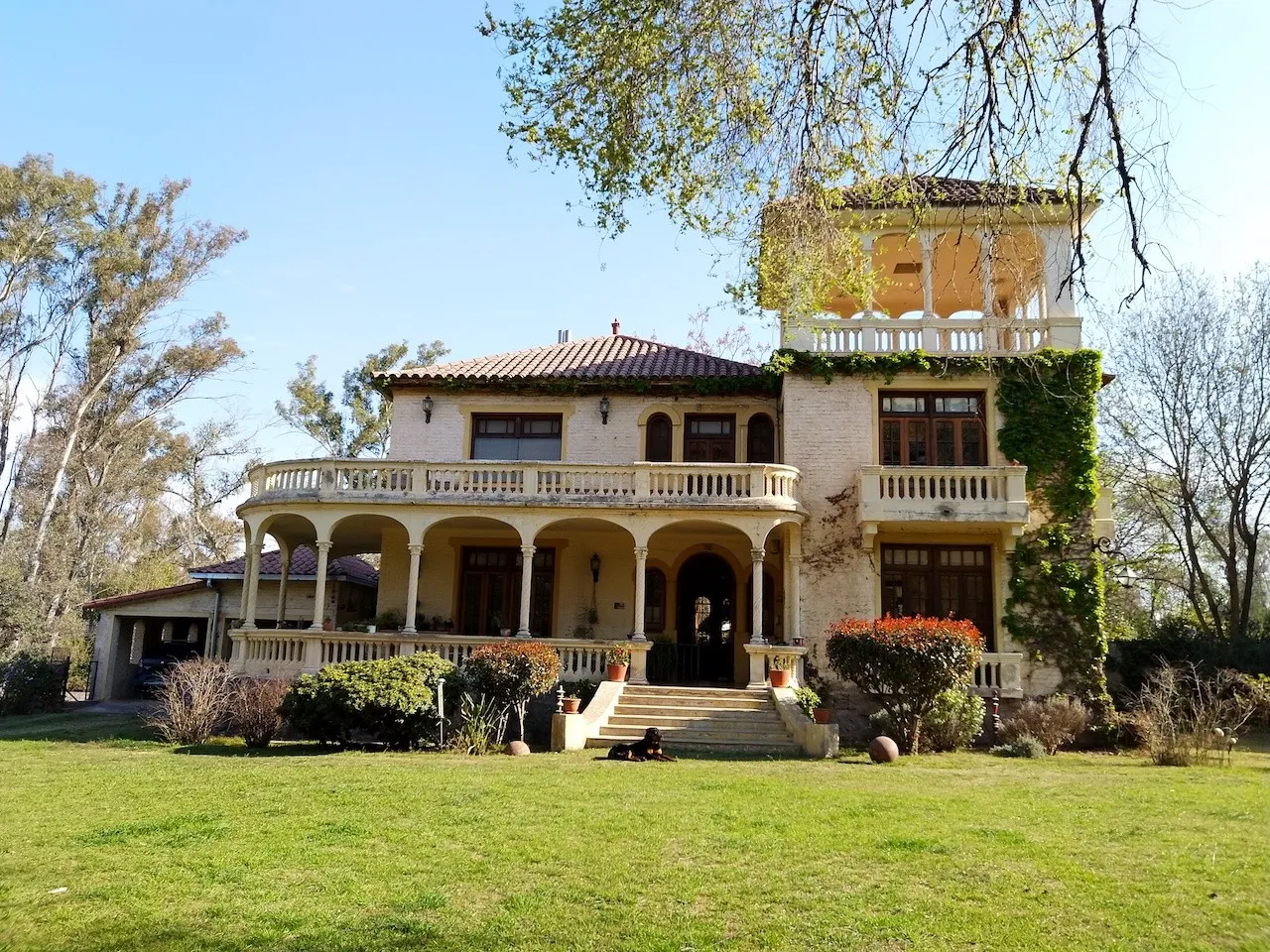 Hermosa Casona . Villa Allende (Córdoba)
