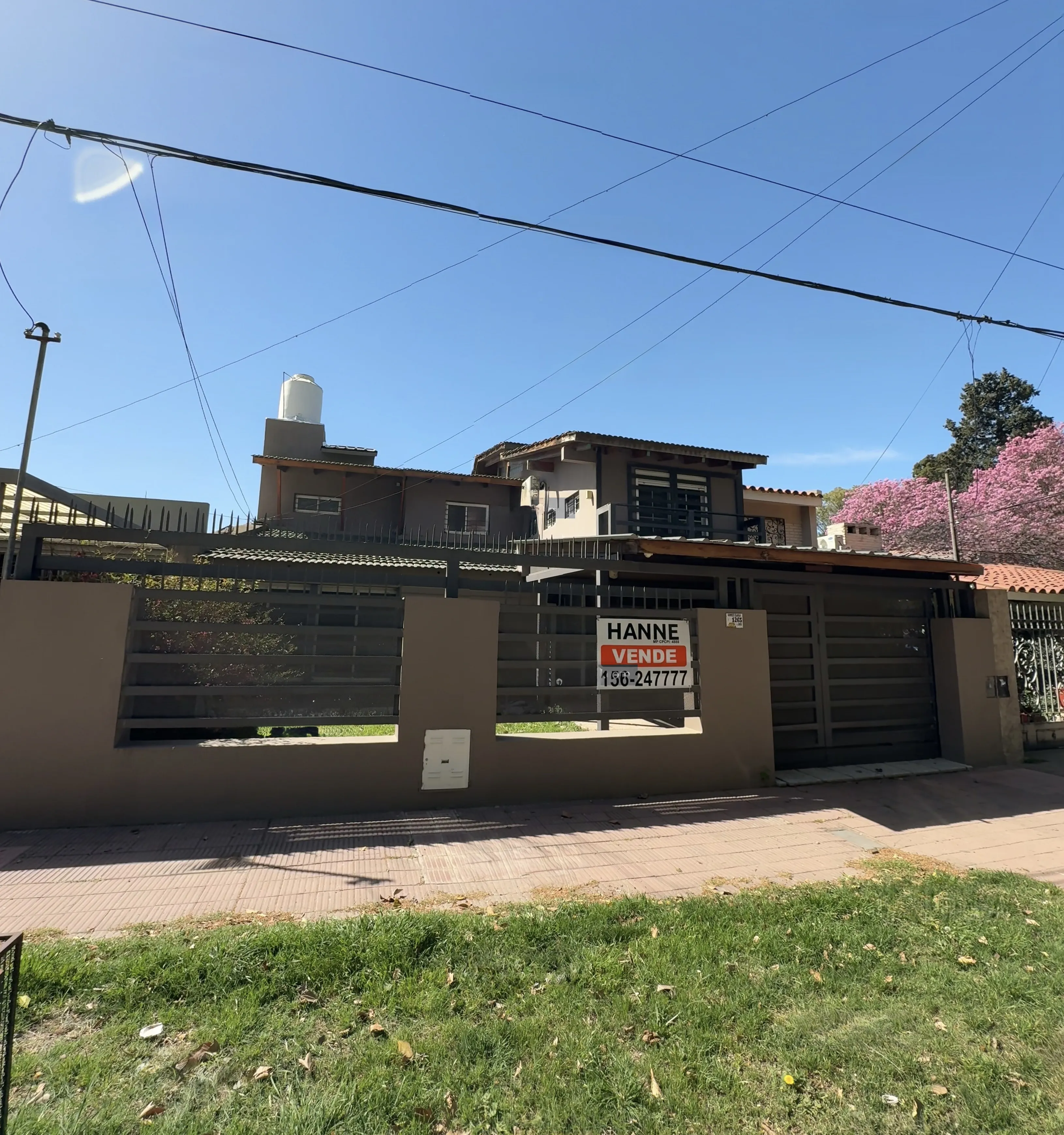 Casa de 3 dormitorios en dos plantas, zona tranquila Rogelio Martinez