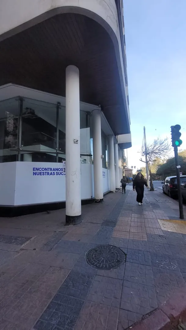 Gran Local comercial en alquiler - Frente a las escalinatas del Parque Sarmiento