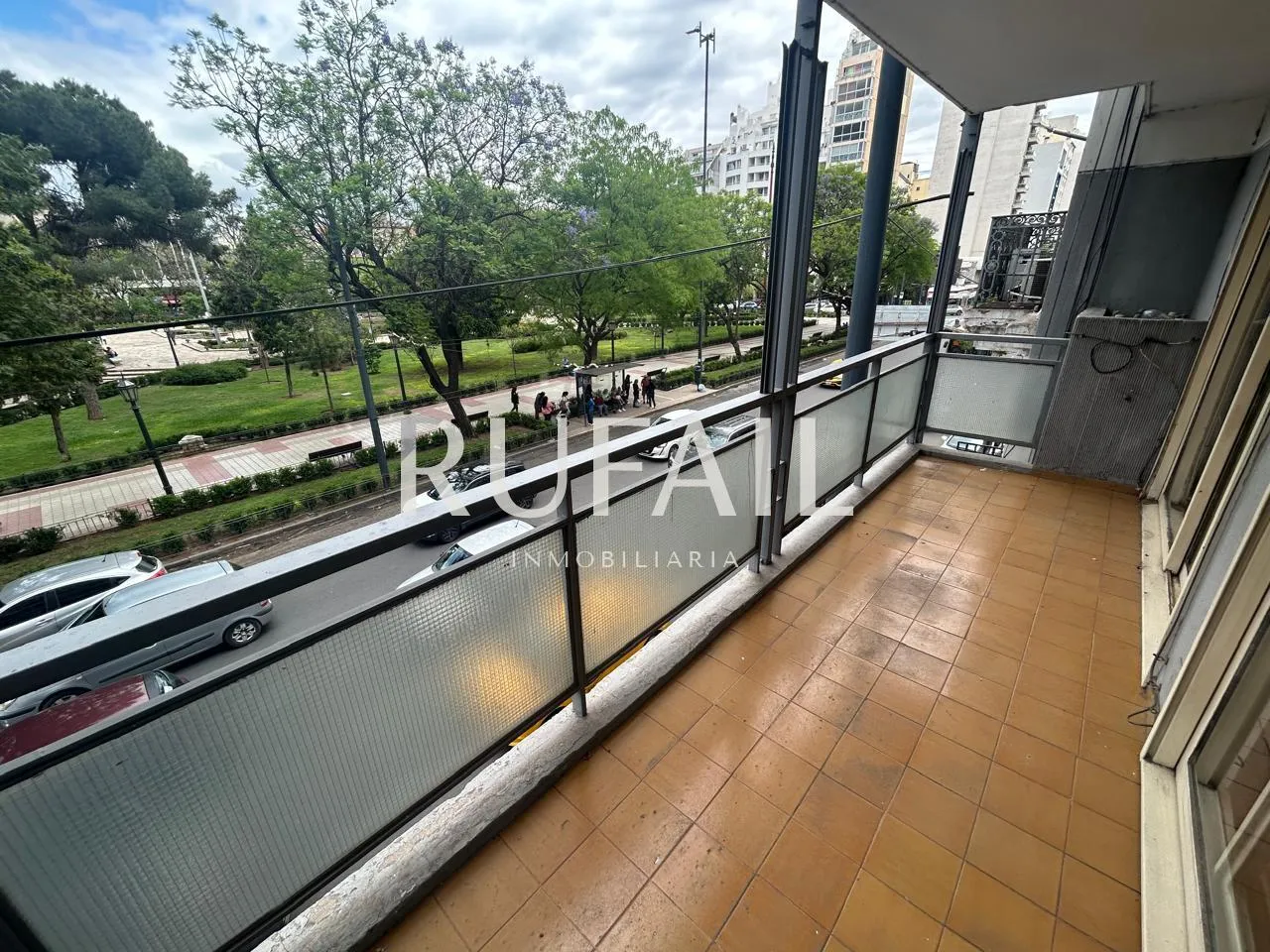Bº ALBERDI. AVELLANEDA N 200 . ZONA PLAZA COLON . 2 DORM. BALCON FRENTE
