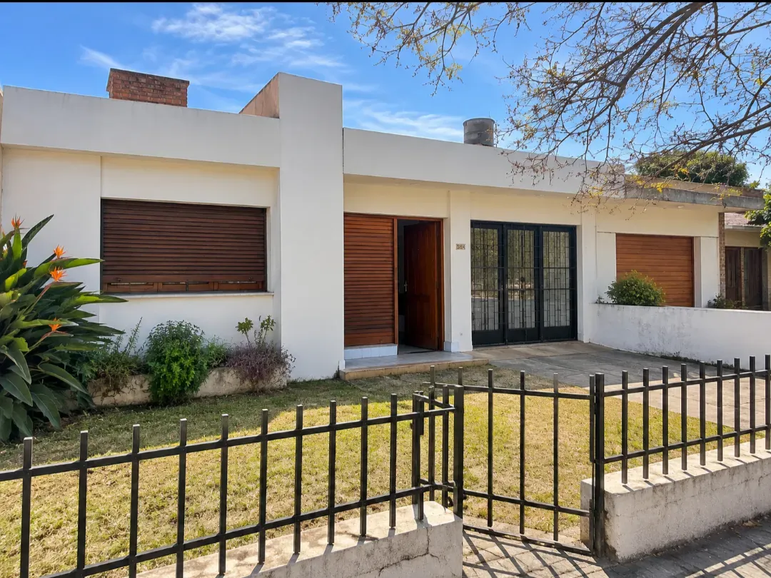 Oportunidad!! Villa Marta casa 2 dormitorios, hermoso lote 310 mts