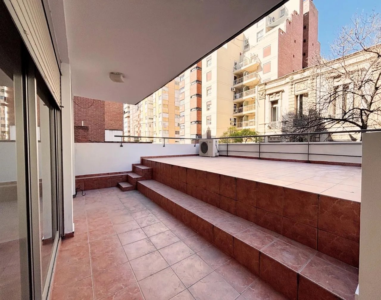 Alquiler departamento en la mejor zona de Nueva Córdoba - 2 dormitorios - 2 baños - balcón