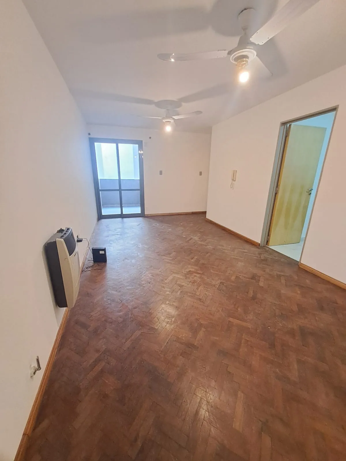 Departamento en Alberdi. 1 dormitorio con balcón, 9 de Julio 800. Contrafrente