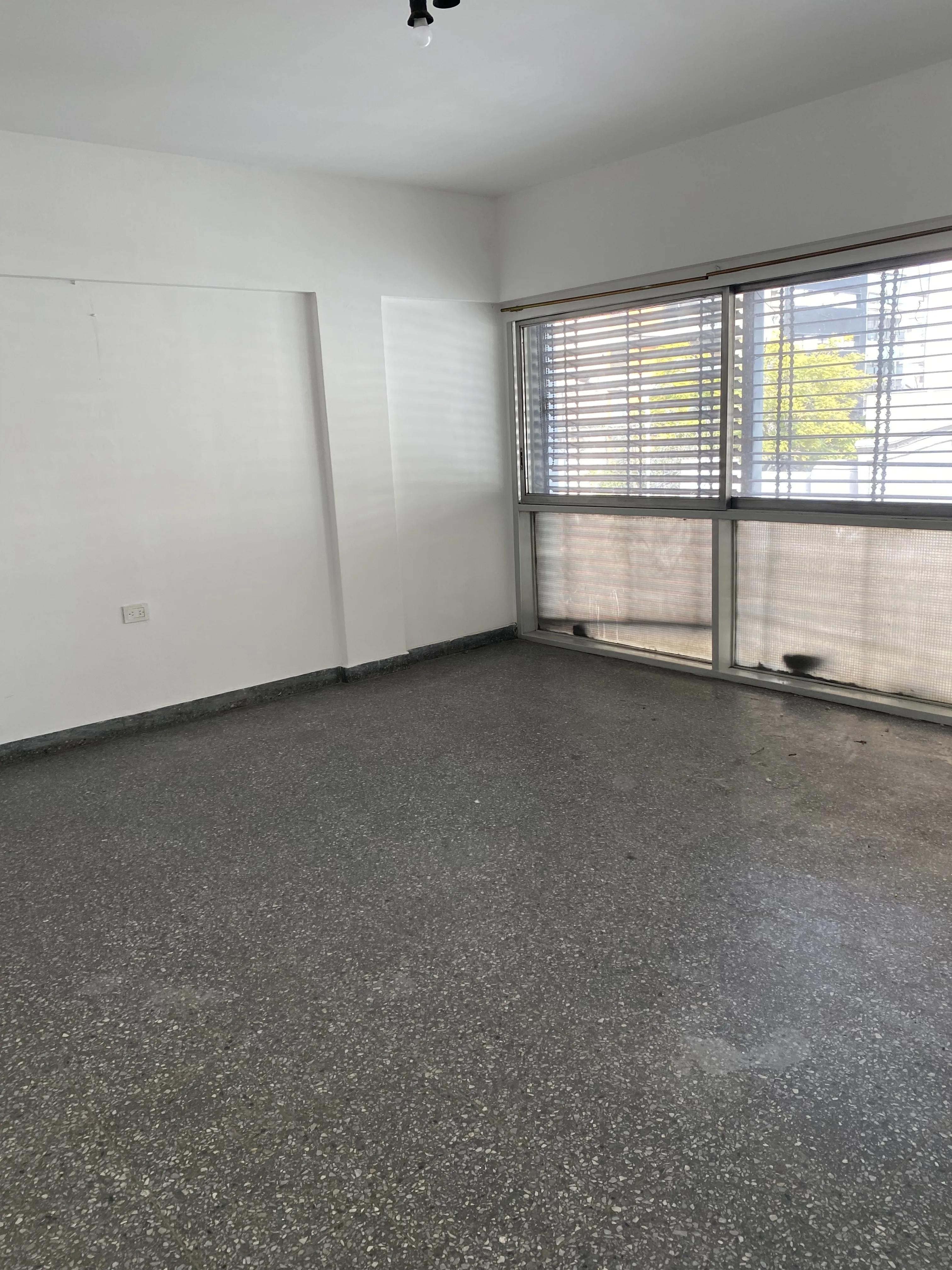Alquilo Dpto de 3 Dorm con Hab de Servicio y Dos Baños - Zona Correo Argentino