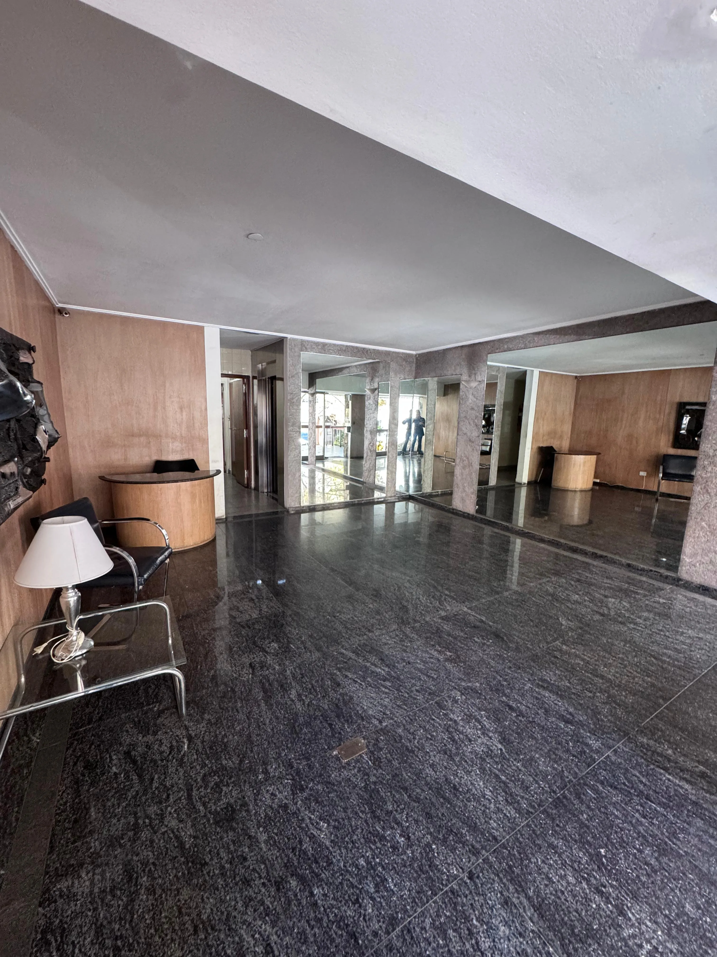 NUEVA CÓRDOBA – PISO 250 m2 con  2 COCHERAS – U$S 275.000