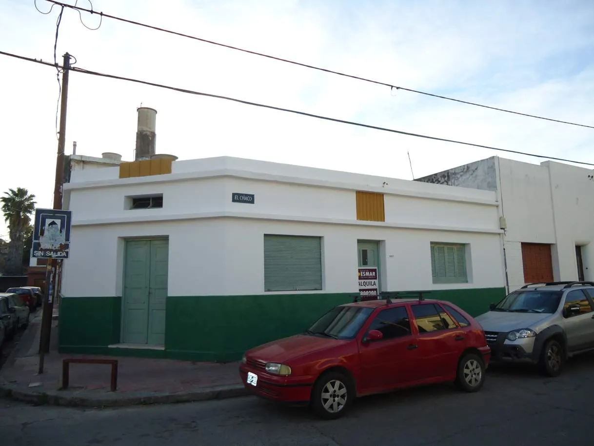 Alberdi casa de 3 Dormitorios, gje + salón 30m2 + dpto P.A. 1 dor