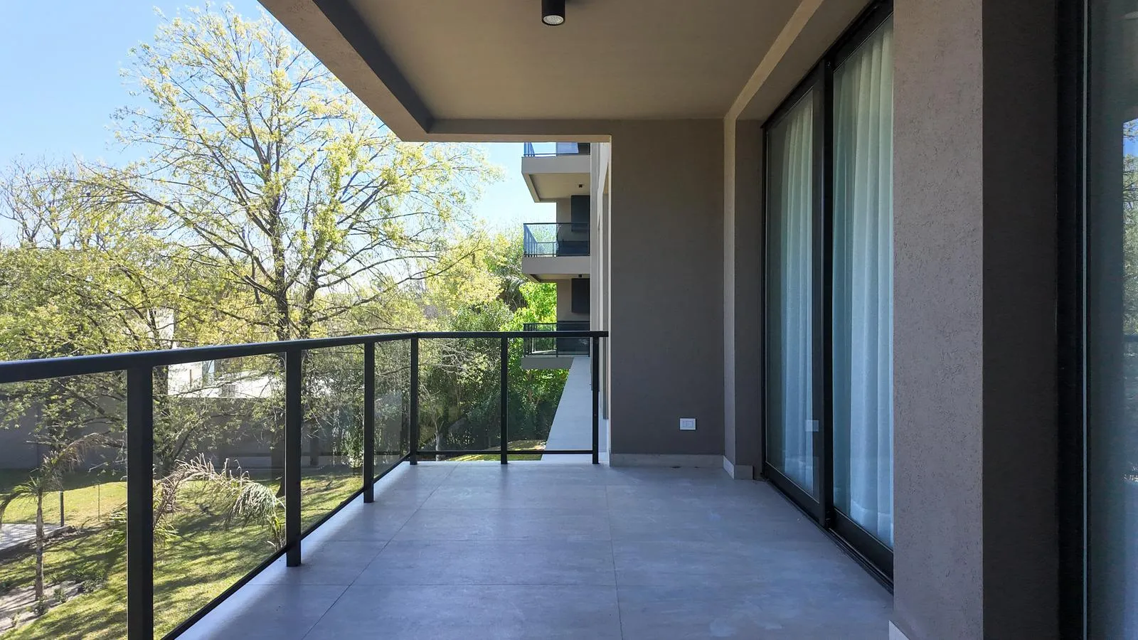 ALQUILER | Amplio dpto 2 dorm y medio 3 baños Con cochera, balcón y amenities en Villa Belgrano - TAP10828180