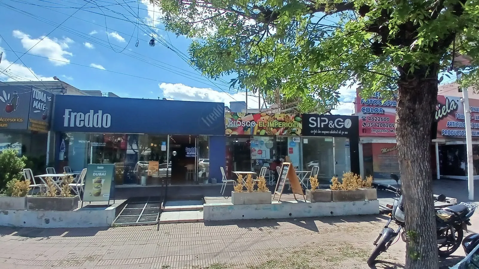 Rafael Nuñez 3800 tres locales con 14,5 ms de frente c/renta