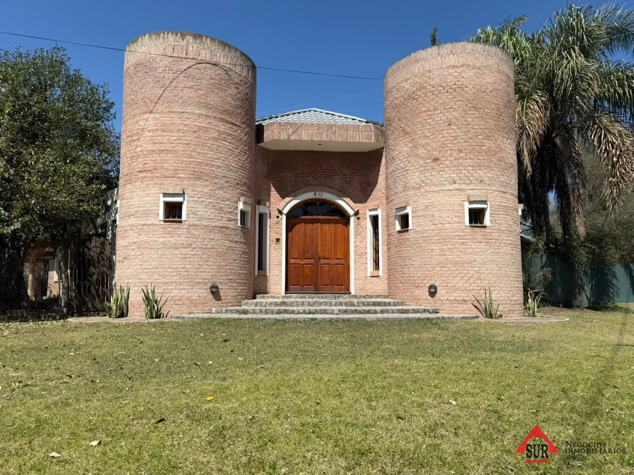 EXCELENTE PROPIEDAD EN VENTA SOBRE GRAN TERRENO, 3 DORMITORIOS, GRAN PARQUE CON...