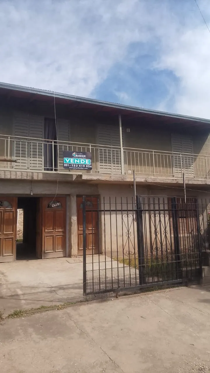 VENDO CASA  3 DORMITORIOS EN BARRIO RESIDENCIIAL SAN ROQUE
