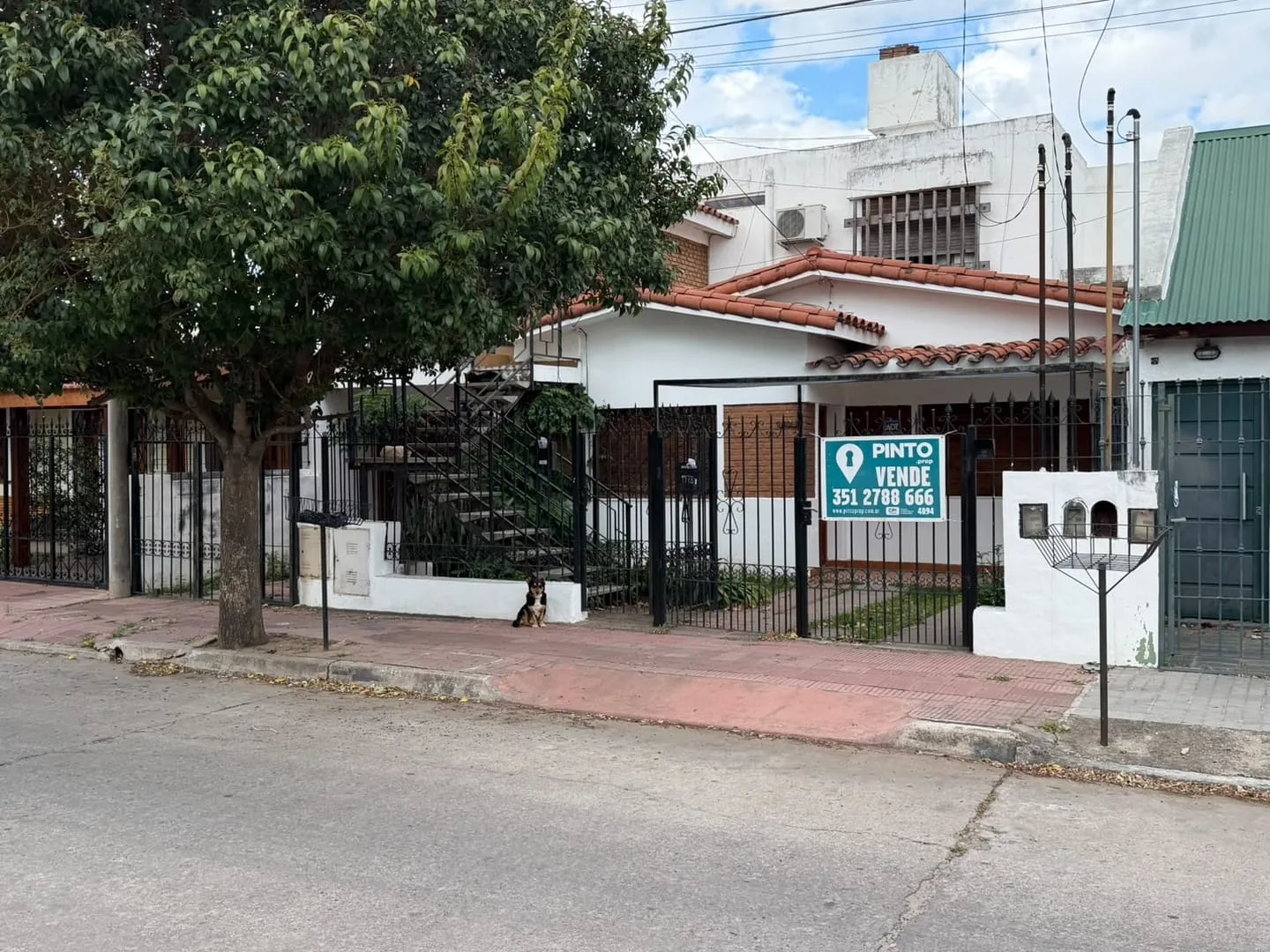 CASA EN VENTA DE 3 DORMITORIOS EN VILLA CABRERA