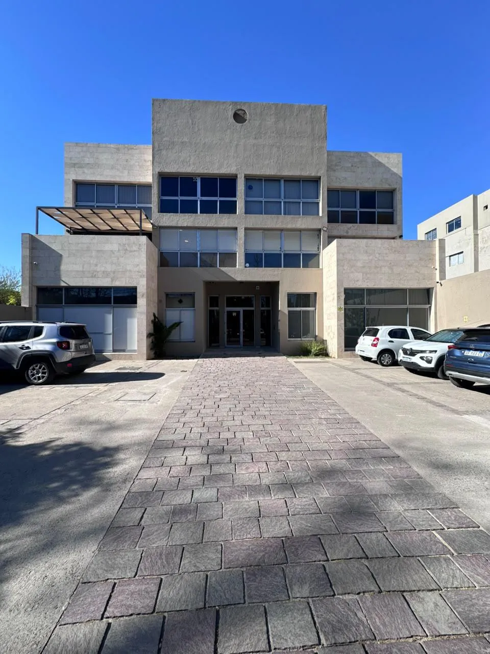 Oficina en Alquiler 60 mts2   - Cerro de las Rosas Av Rafael Nuñez