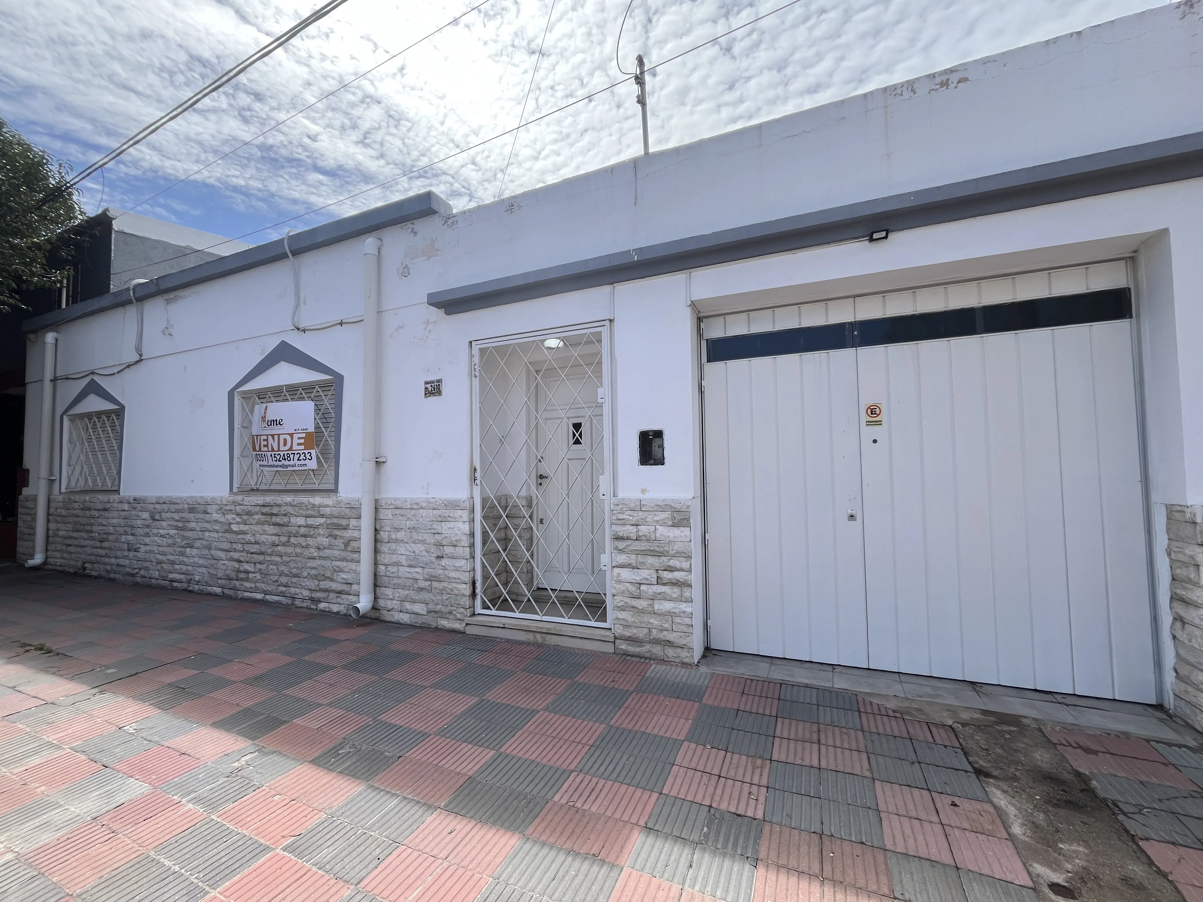 CASA EN VENTA 3 DORMITORIOS ALTA CORDOBA, SE ESCUCHAN OFERTAS!