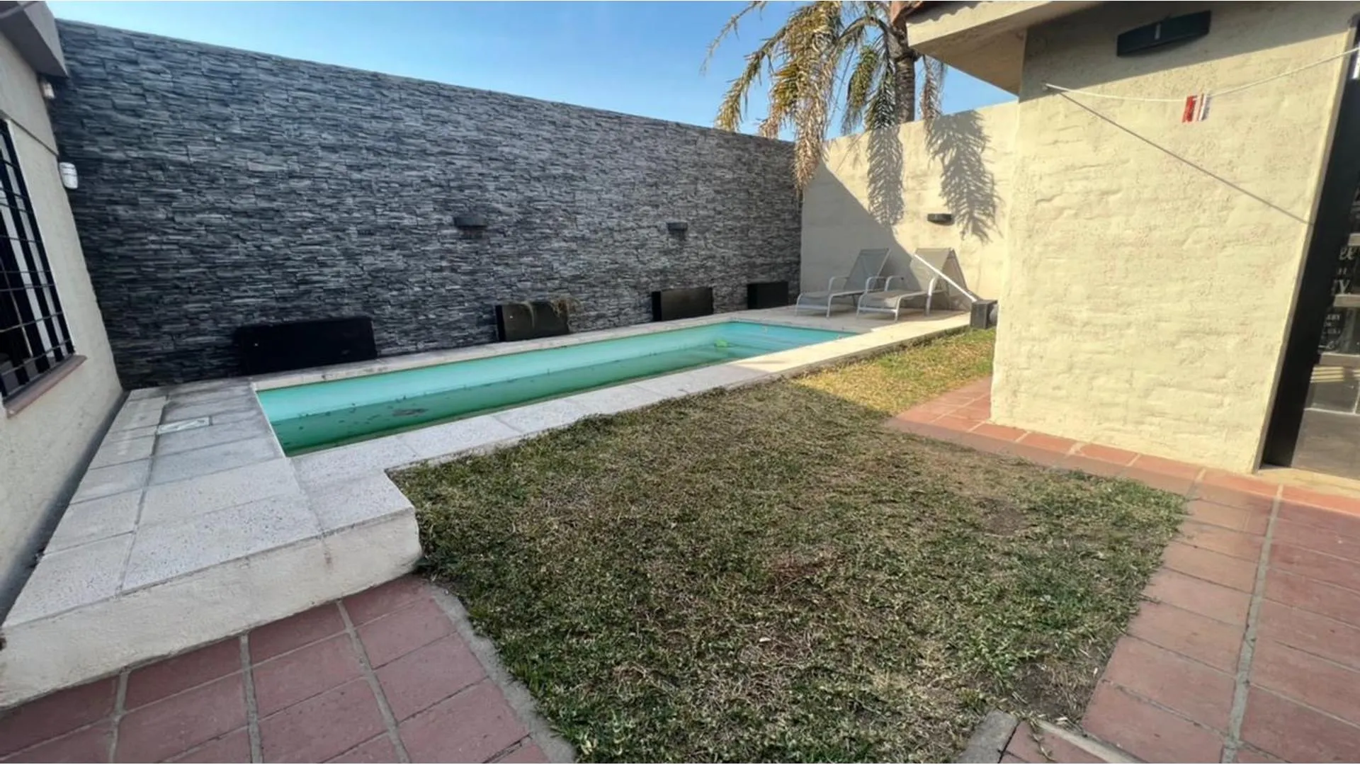 Casa en alquiler a metros de Ruta 20 con pileta