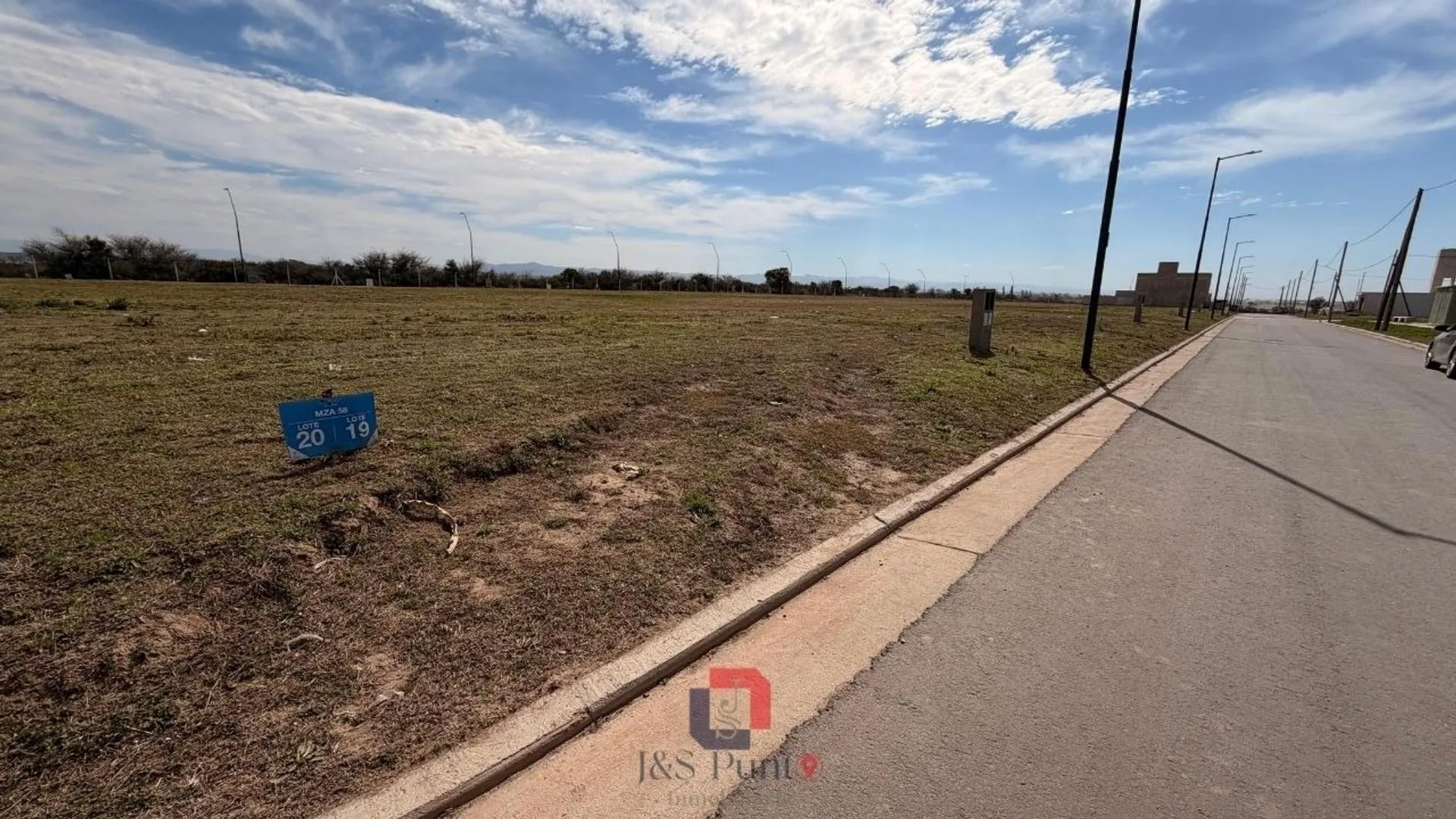 Lote en Campos de Manantiales