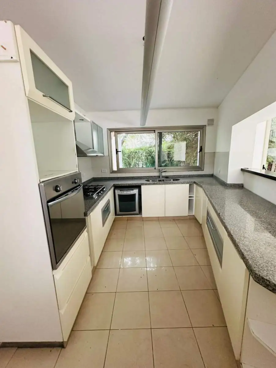 CASA EN VENTA LOMAS DE LA CAROLINA