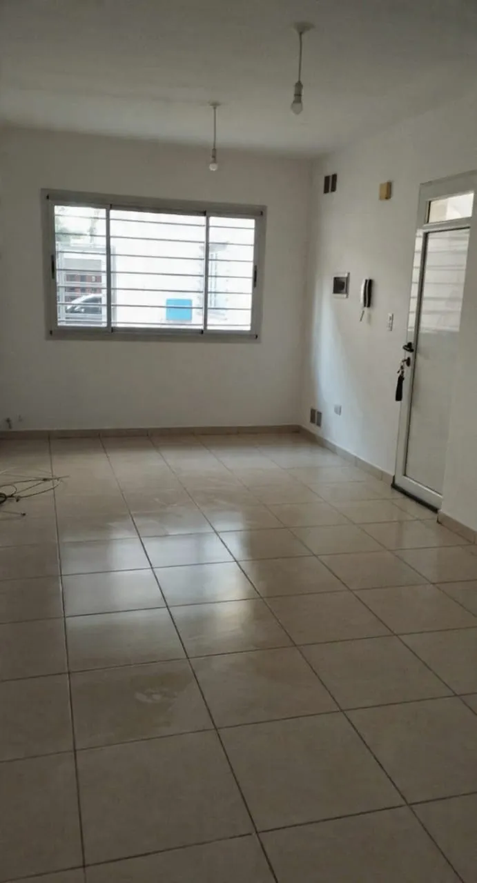 Alquilo departamento en Alta Córdoba. A una cuadra de la plaza.