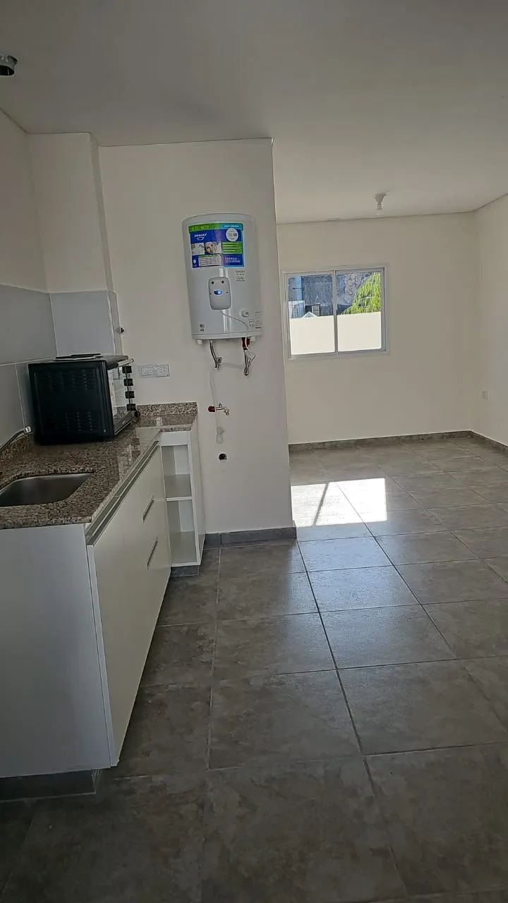 CTRO. MONOAMBIENTE CON Y SIN PATIO, FRENTE AL POLO DE LA MUJER, CON BAÑO, REMODELADO A NUEVO
