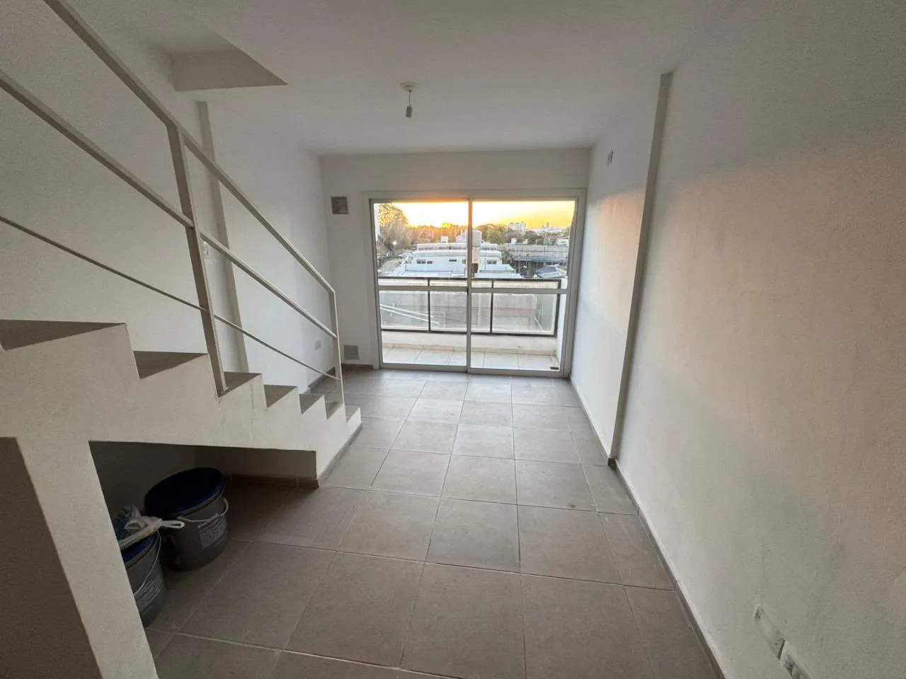 ALQUILO DUPLEX – A ESTRENAR