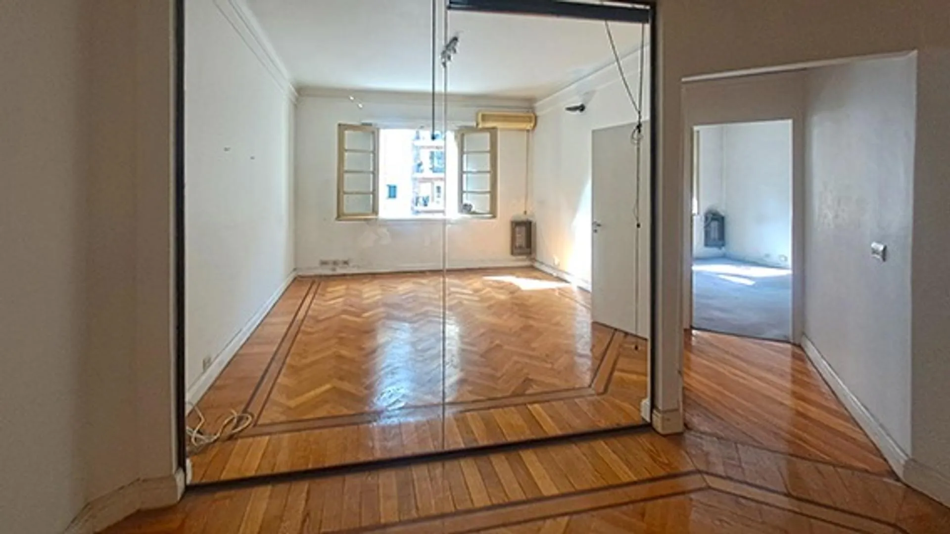 Depto/Oficina - Frente - Edificio Francés · Apto Profesional
