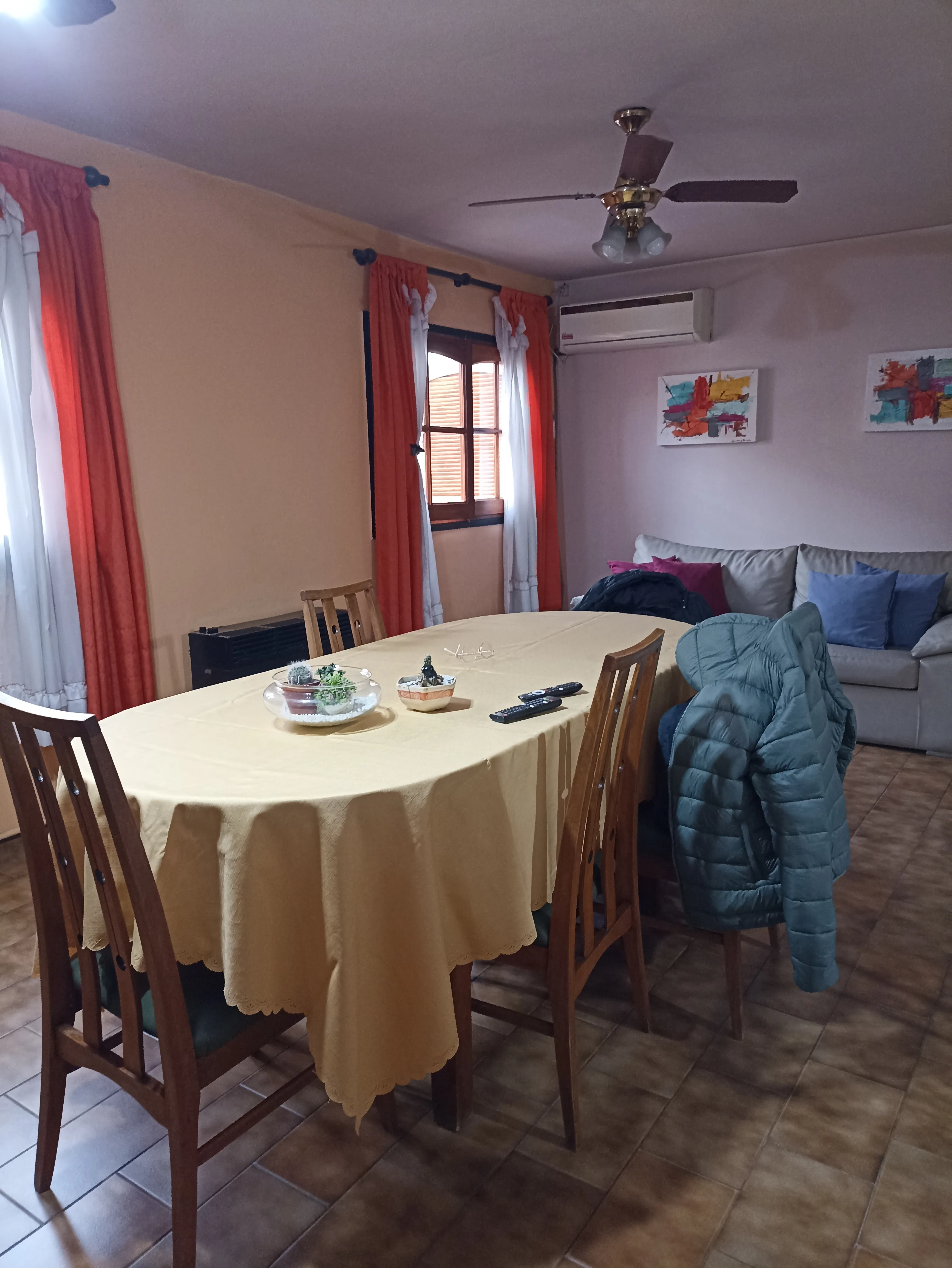 VENDO SEMIPISO- 3 DORM Y 2 BAÑOS
