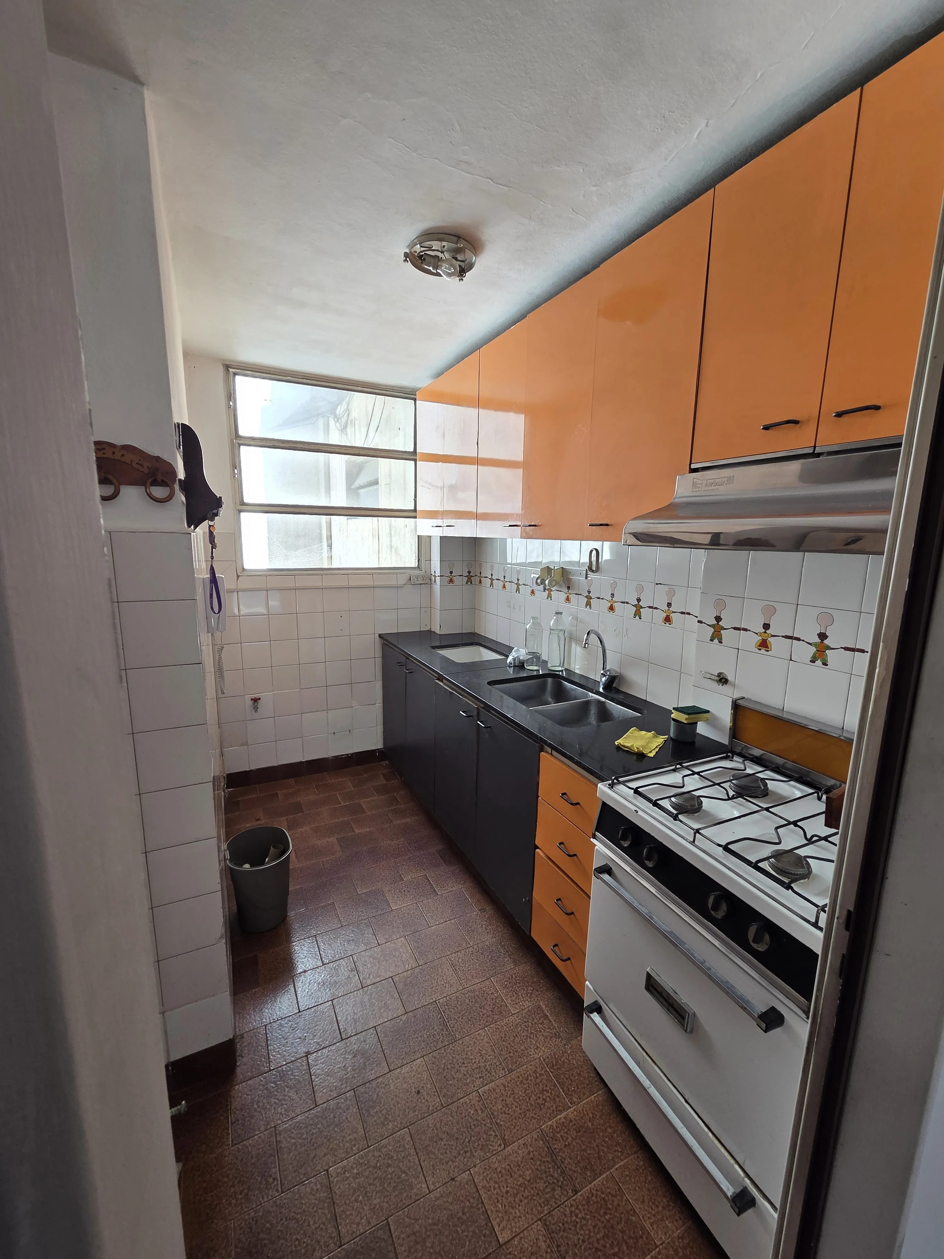 Alquiler 2 dormitorios Barrio Centro, a una cuadra de Plaza San Martín, Octavo piso, frente con balcón!!