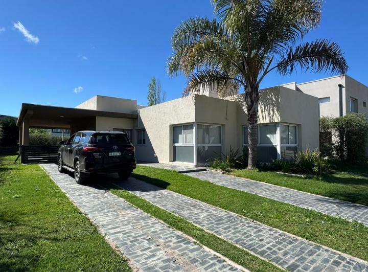 Casa · 170m² · 4 Ambientes · 2 Cocheras
