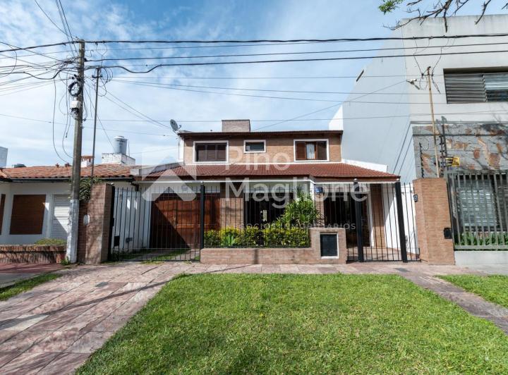 Casa · 299m² · 9 Ambientes · 2 Cocheras
