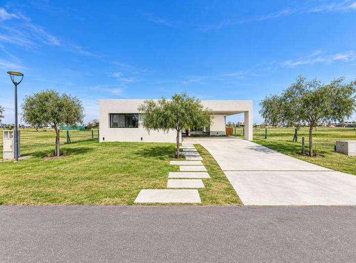 Casa · 192m² · 4 Ambientes · 2 Cocheras