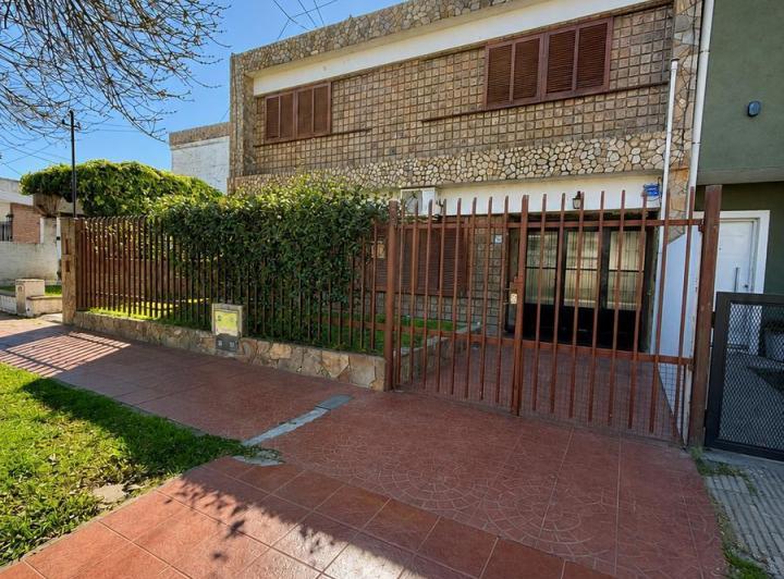 Casa · 267m² · 6 Ambientes · 3 Cocheras
