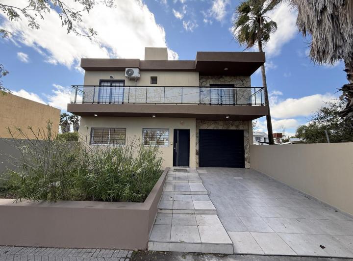 Casa · 128m² · 4 Ambientes · 2 Cocheras