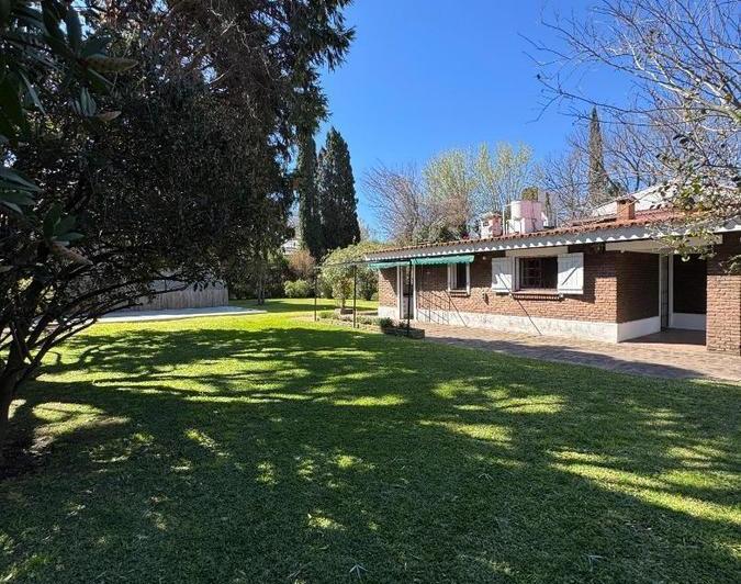 Casa · 85m² · 3 Ambientes · 2 Cocheras