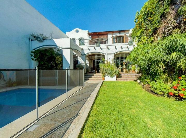 Casa · 286m² · 6 Ambientes · 3 Cocheras