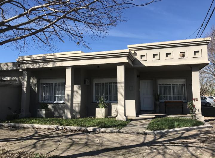 Casa · 200m² · 4 Ambientes · 1 Cochera