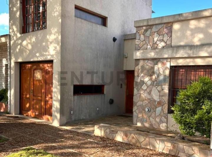 Casa · 129m² · 6 Ambientes · 1 Cochera