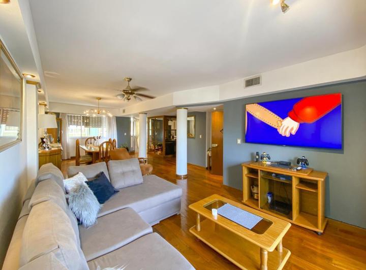 Departamento · 190m² · 8 Ambientes · 1 Cochera