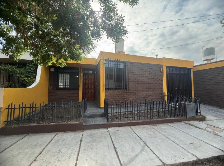 Casa · 130m² · 5 Ambientes · 1 Cochera