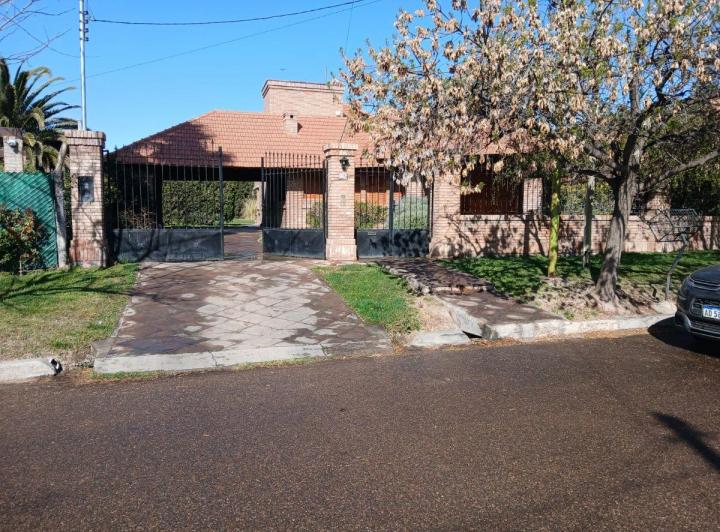 Casa · 350m² · 9 Ambientes · 2 Cocheras