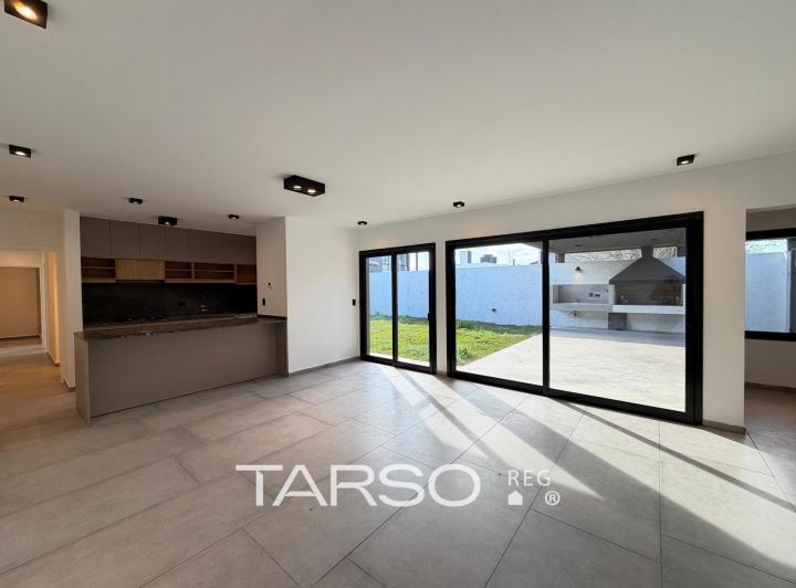 Casa · 203m² · 4 Ambientes · 3 Cocheras
