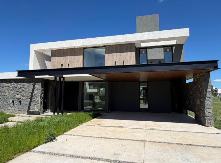 Casa · 353m² · 6 Ambientes