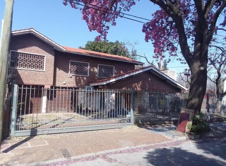 Casa · 150m² · 8 Ambientes · 2 Cocheras