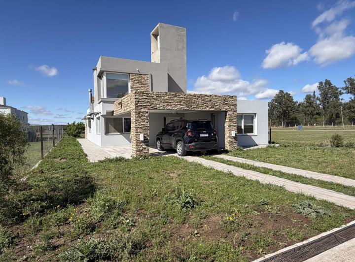 Casa · 170m² · 5 Ambientes · 1 Cochera