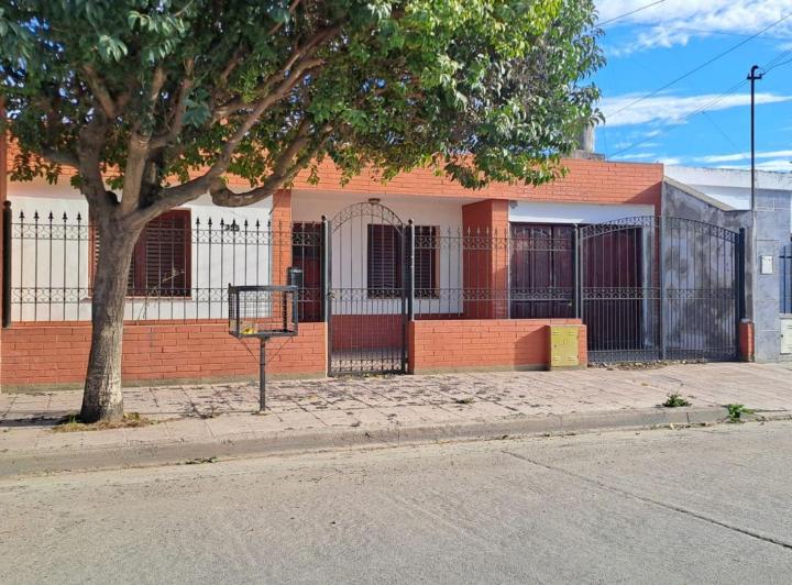 Casa · 193m² · 5 Ambientes · 2 Cocheras