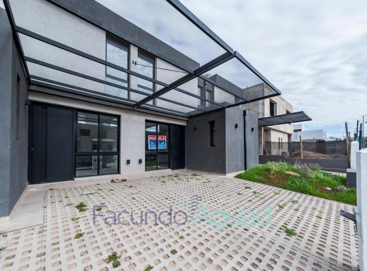 Casa · 125m² · 2 Ambientes · 1 Cochera