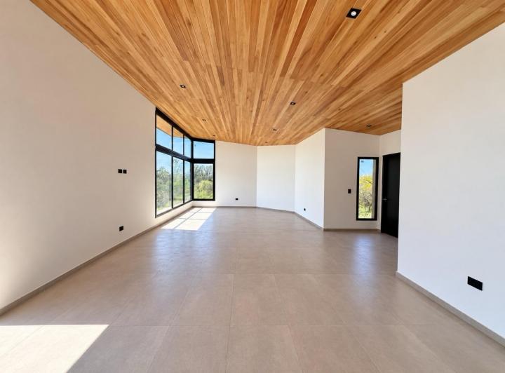 Casa · 365m² · 4 Ambientes · 2 Cocheras