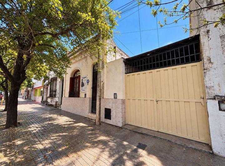 Casa · 381m² · 2 Dormitorios · 11 Cocheras