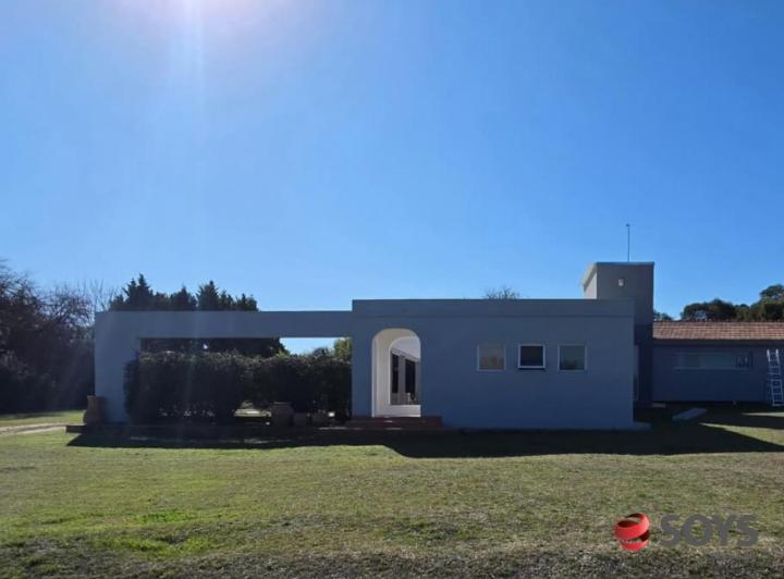 Casa · 2150m² · 5 Ambientes · 1 Cochera