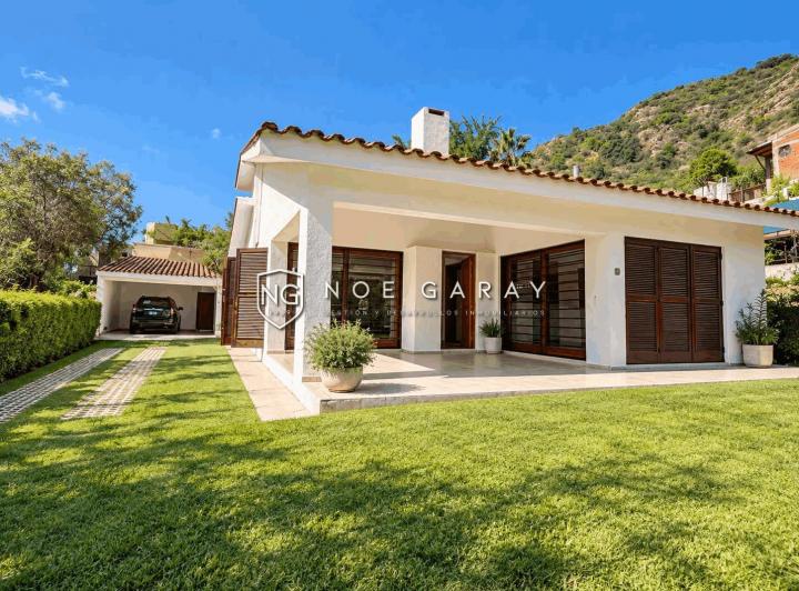 Casa · 250m² · 7 Ambientes · 2 Cocheras